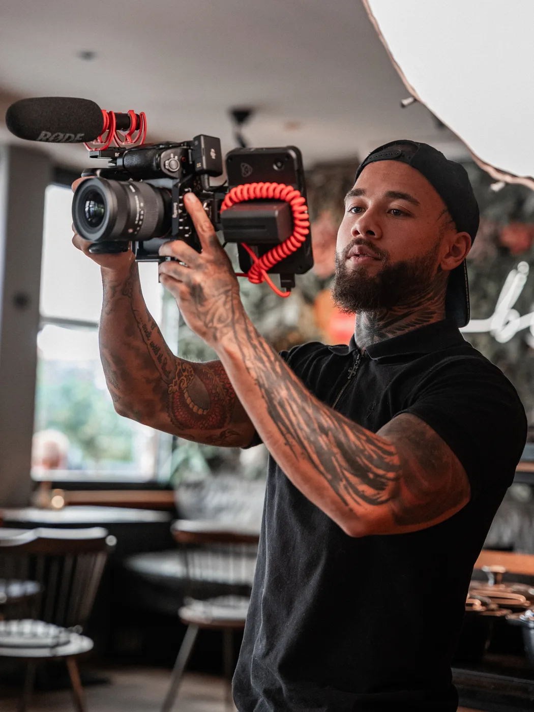 Kameramann bei Social-Media-Videodreh – SINISTAR MEDIA Content-Produktion
